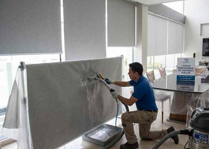 lavado de cortinas roller blackout
